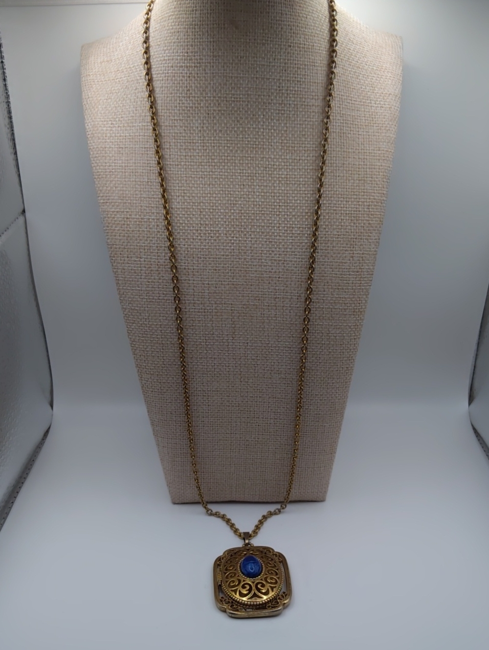 Avon Yesteryear Locket Necklace 1973 - Picture 6 of 8